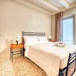 Apartmentsarena - Mercatorum - Piazza Erbe Διαμέρισμα *