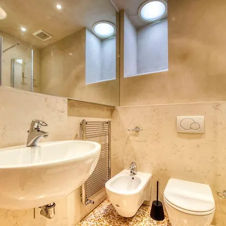 Apartmentsarena - Mercatorum - Piazza Erbe Apartment