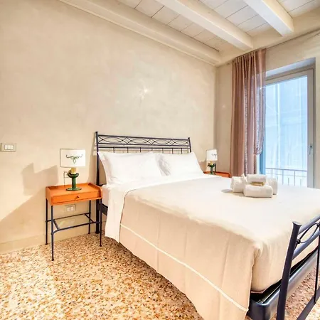 Apartmentsarena - Mercatorum - Piazza Erbe Apartment *