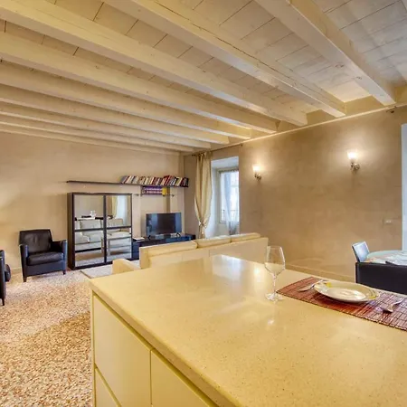 Apartmentsarena - Mercatorum - Piazza Erbe * Verona