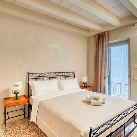 Apartmentsarena - Mercatorum - Piazza Erbe Apartment
