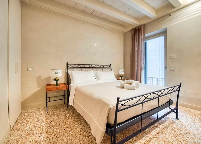 Apartmentsarena - Mercatorum - Piazza Erbe Apartament Werona